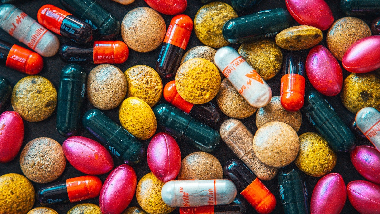 3.⁣ A‌ Closer Look at Promising Medications: ⁤Their Mechanisms, Dosage, and Potential Side⁢ Effects